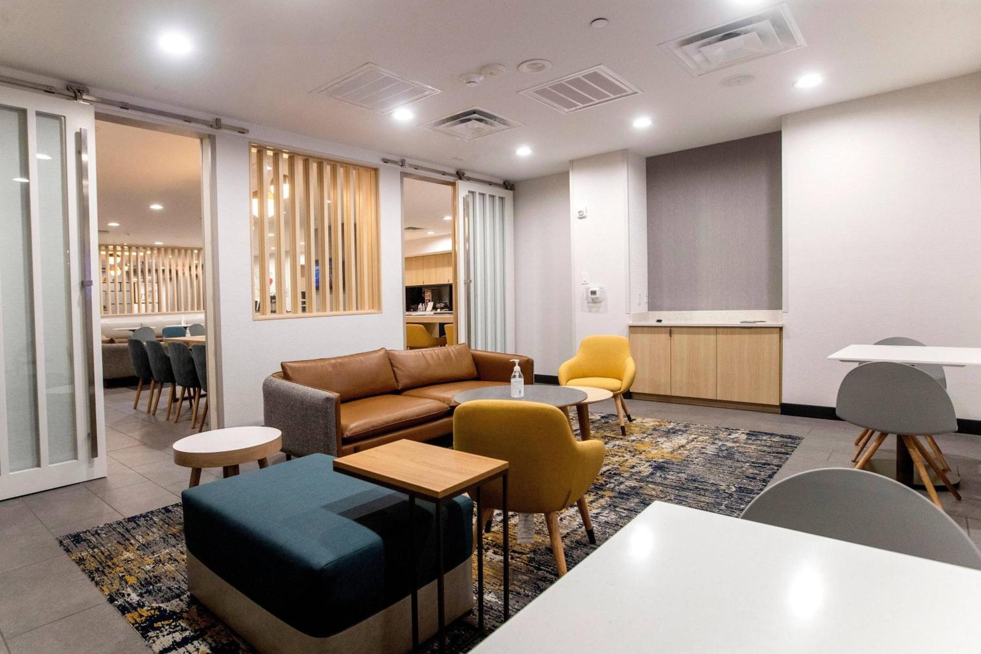Towneplace Suites By Marriott Конро Экстерьер фото